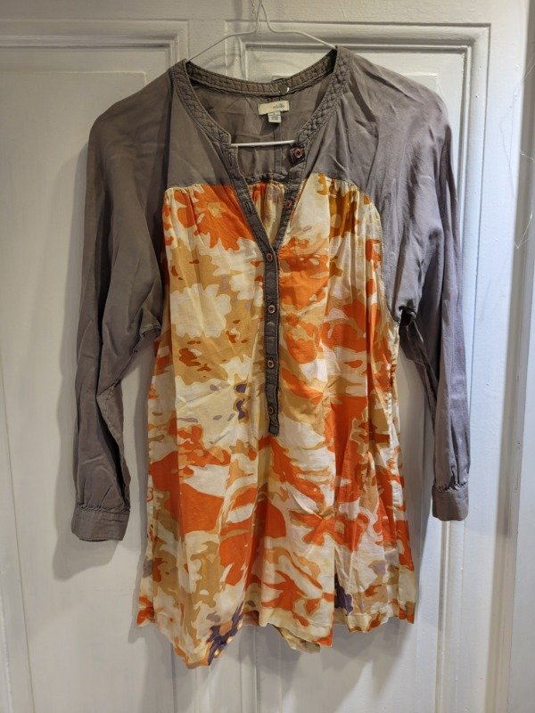 Producto - Camisa ODILLE gris y camuflado naranja Talle 2 - PRECIO: 16X