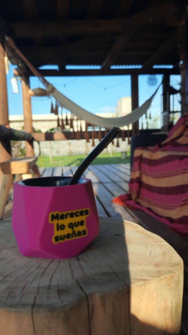 Producto - Mate 3D Fucsia + bombilla negra MERECES