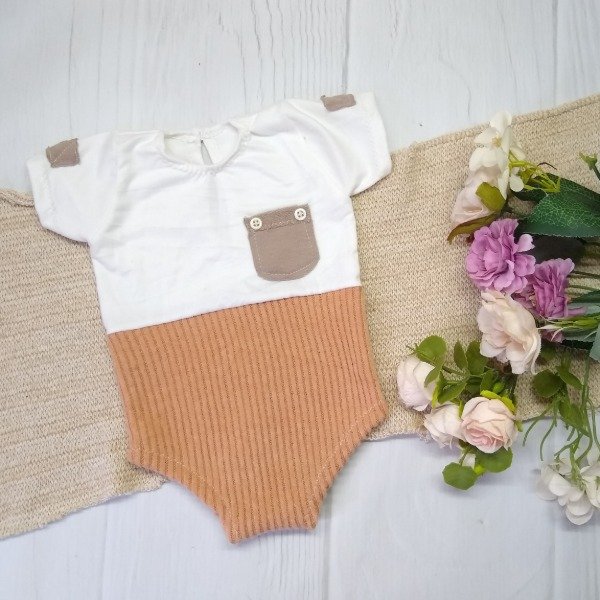 Producto - Body tostado/blanco 2 meses