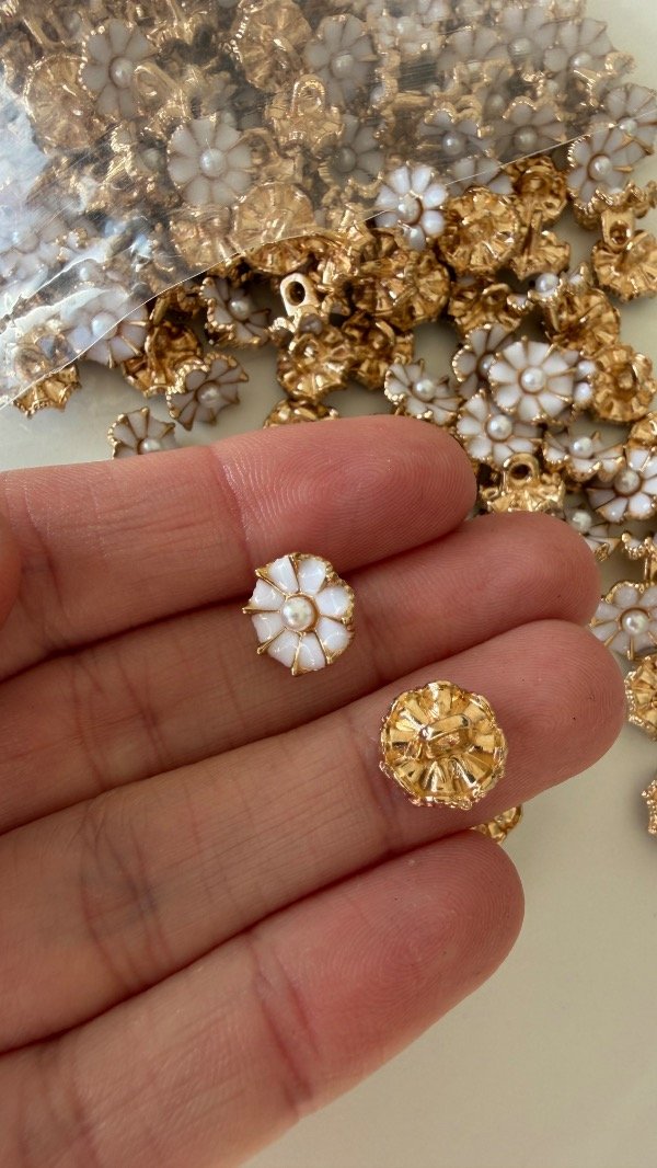 Producto - Botón flor blanca con perla - 1