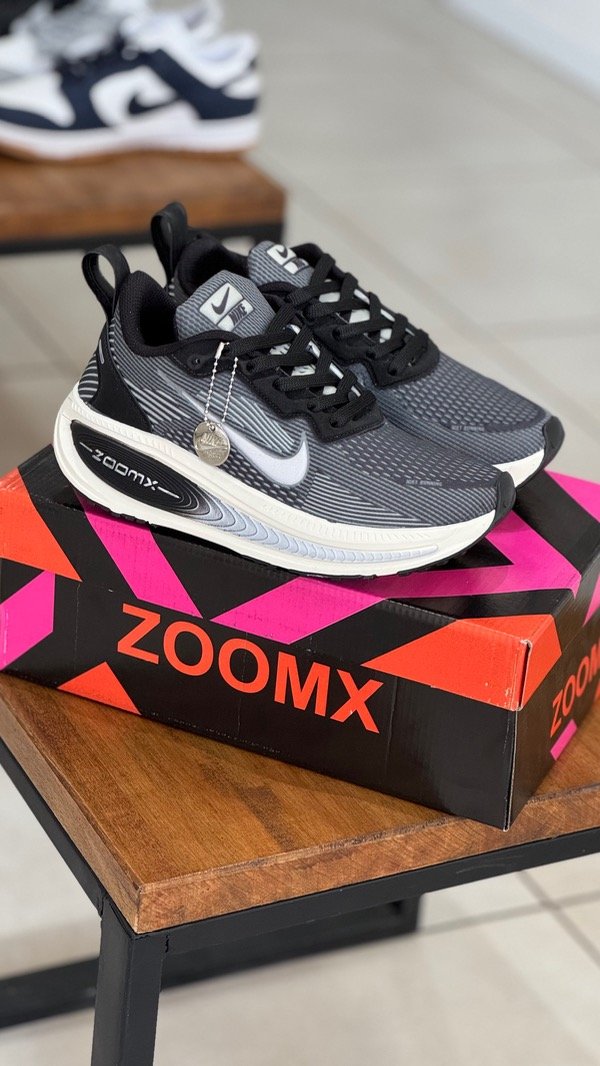 Producto - Zoomx  negra