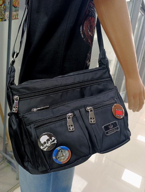 Producto - Morral negro pines y2k