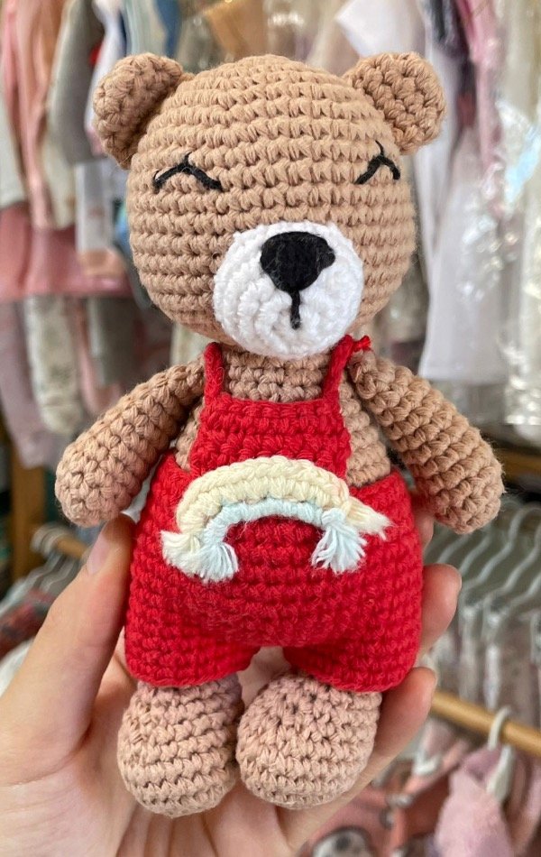 Producto - Amiguru tejido de apego osito con jardinero 18cm