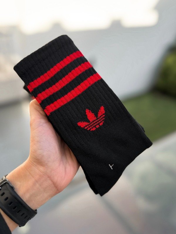 Producto - Adidas Retro Negra con Rojo