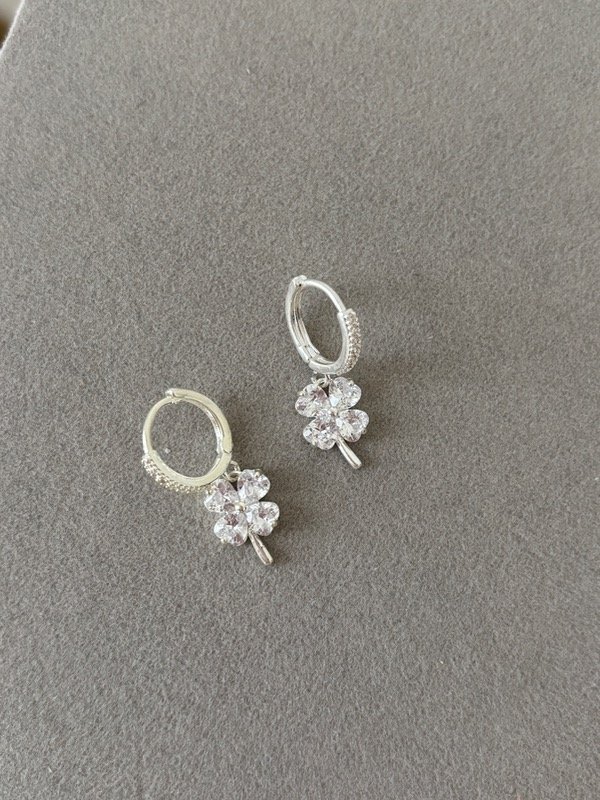 Producto - Argollas Trébol de Cristal Acero Blanco