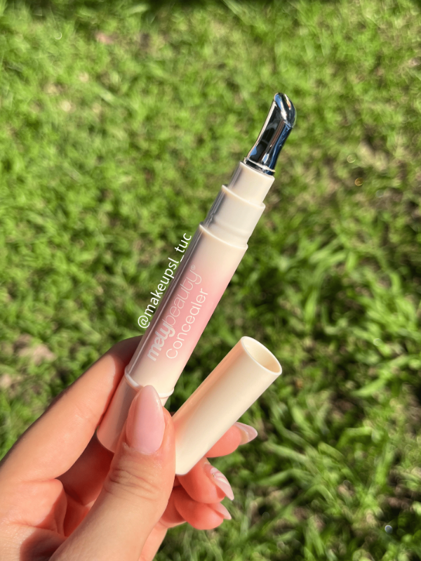 Producto - Corrector liquido mely con aplicador metalico