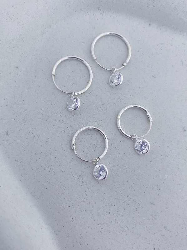 Producto - Argollitas con dije cubic redondo