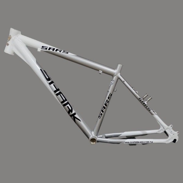 Producto - CUADRO SARS SHARK RDO 26  GRIS CON BLANCO 17" TALLE M