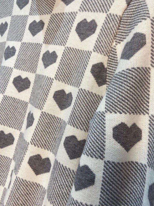 Producto - sweter media polera corazones en gris - 0