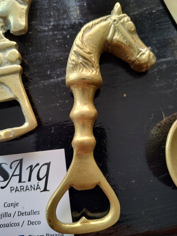 Producto - DESTAPADOR CABALLO CON BRIDAS