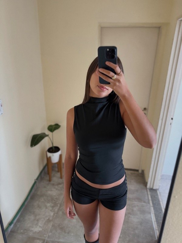 Producto - Top cuello tortuga (negro)