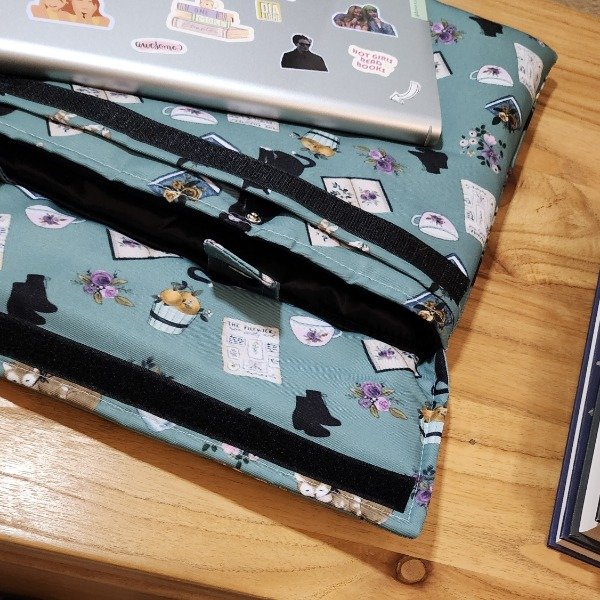 Producto - Funda para notebook Gatitos Verdes IMPERMEABLE - 3