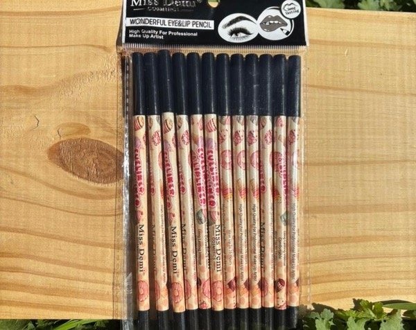 Producto - Delineador miss demi