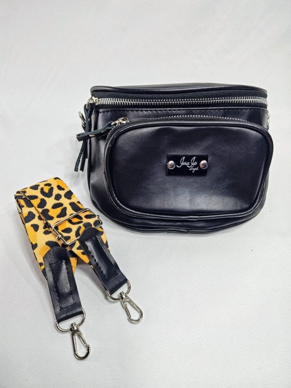 Producto - Riñonera Victoria con correa print