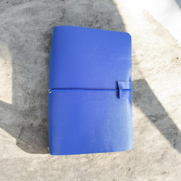 Producto - Midori Cuero A5 (15x21) Azul Eléctrico