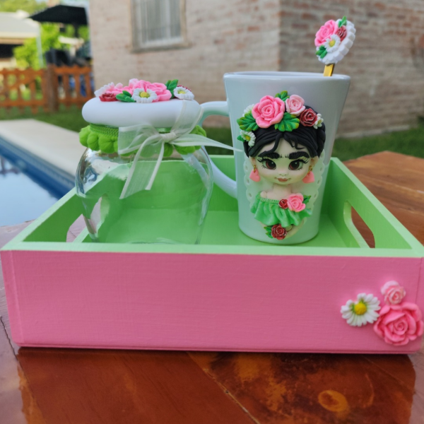 Producto - Bandeja con taza chocolatera 3D "Floral Frida"