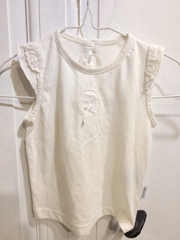 Producto - Musculosa CHEEKY blanca con volados Talle 12/18 meses - PRECIO: 7X