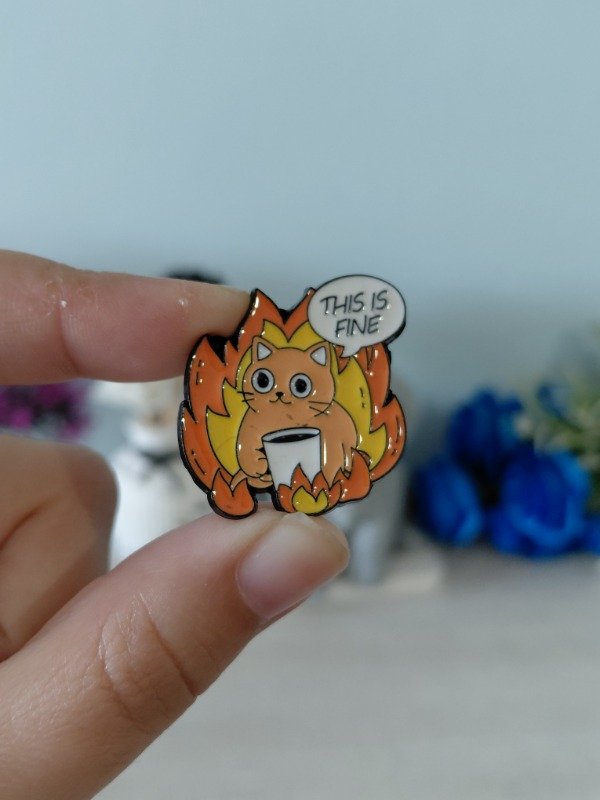 Producto - Pin metalizado - This is fine #1708