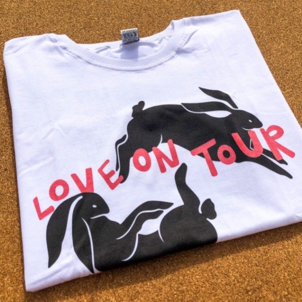 REMERA LOVE ON TOUR