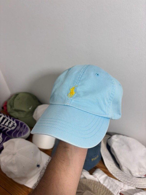 Producto - POLO RL CAP CELESTE CORREA DE CUERO