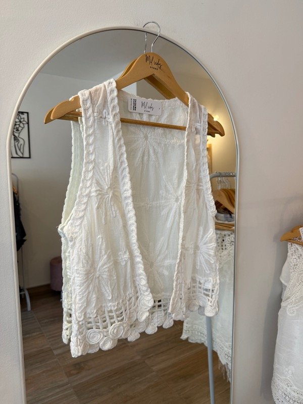 Producto - Chaleco Justina blanco bordado