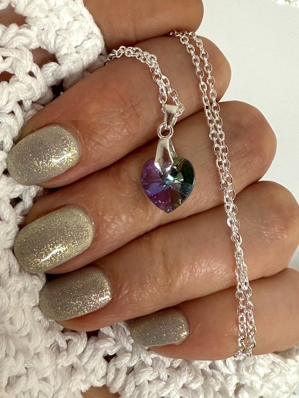 Producto - CB574 Collar con dije corazón cristal lila tornasolado