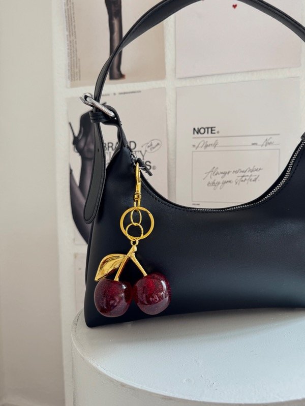 Producto - BAG CHARM CHERRY GOLD