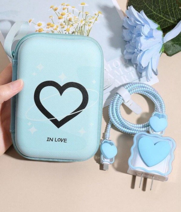 Producto - Combo valija + protector de cargador corazon celeste