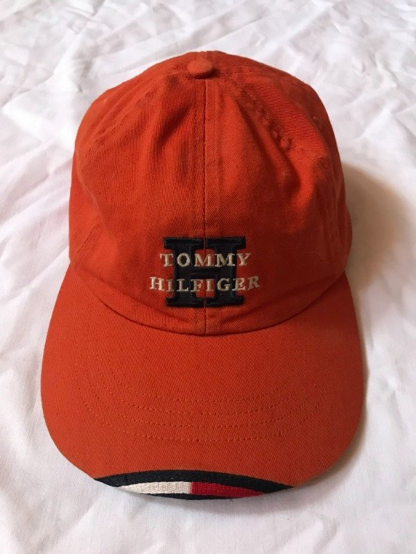 Producto - Tommy Hilfiger heavy embroied dead stock vintage cap.