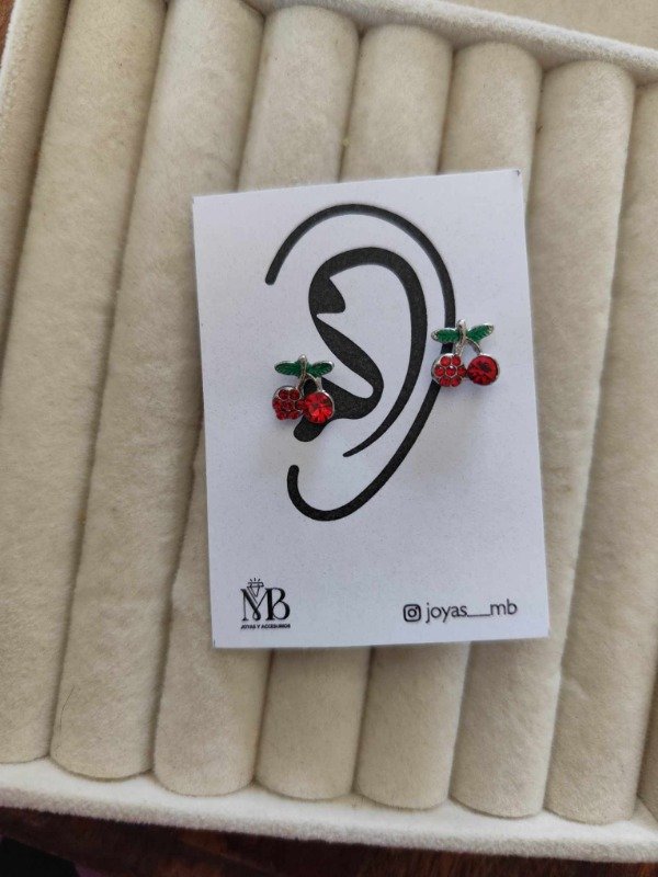 Producto - Aros cherry mini strass. Acero quirúrgico.