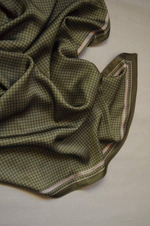 Producto - Pañuelo de Seda Pied de Poule. Diseño #111 - 0