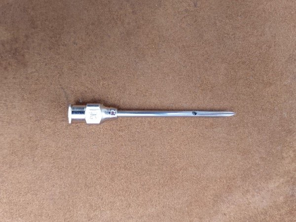 Producto - Aguja Larga Intramuscular IM (Base Metálica)