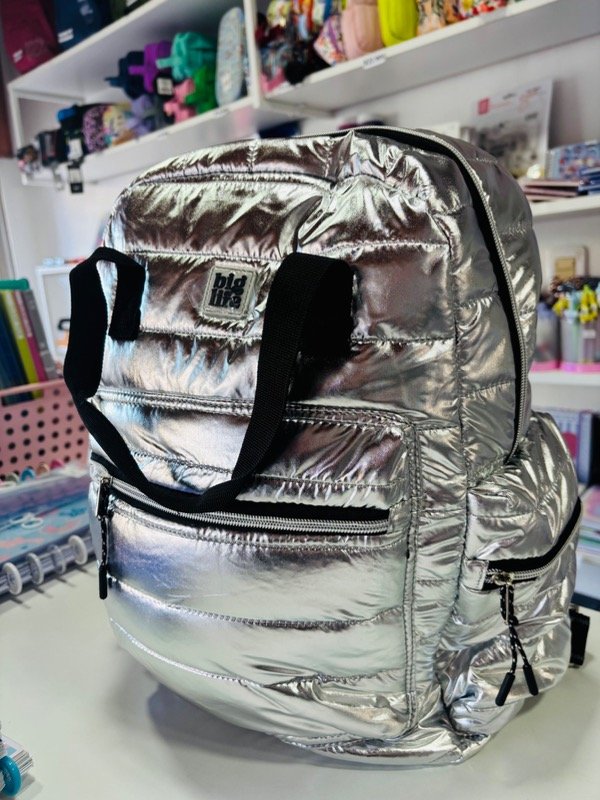 Producto - Mochila Puffer Plateada Big Life