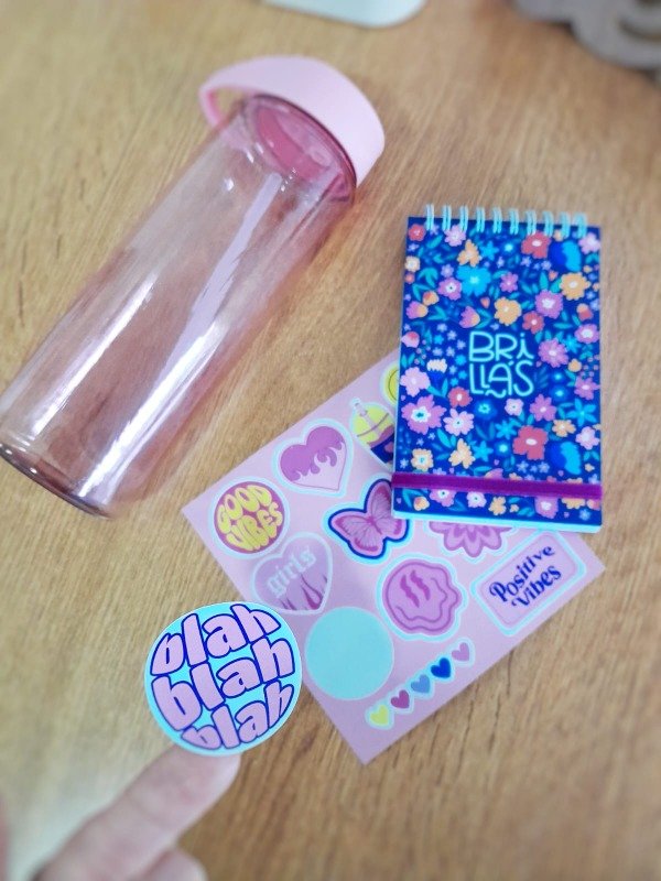 Producto - BOTELLA PICO CON STICKER + LIBRETA