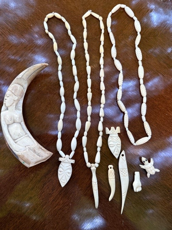 Producto - Lote Africano en marfil y diente de cachalote 40cm