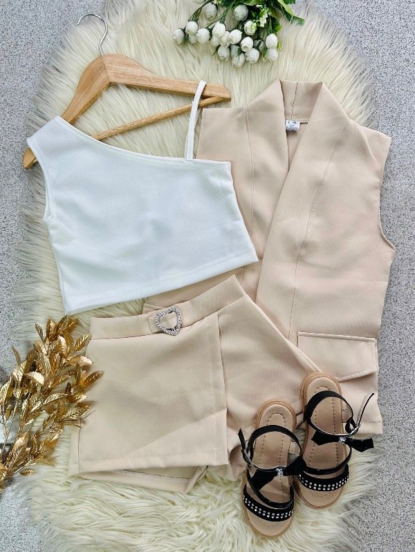Producto - TRÍO CORAZÓN BEIGE (BLAZER + TOP + SHORT POLLERA)