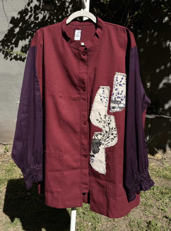 Producto - Camisaco intervenido bordó