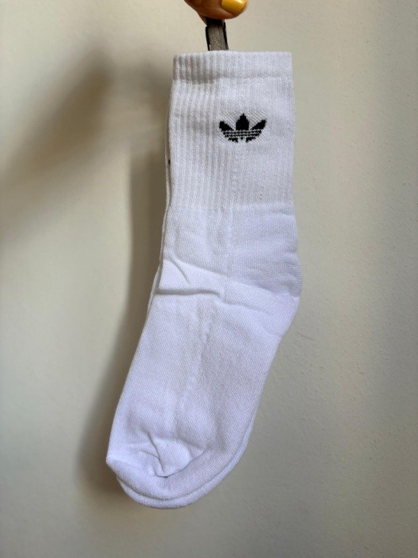 Producto - Adidas blancas logo clásico- consultar disponibilidad
