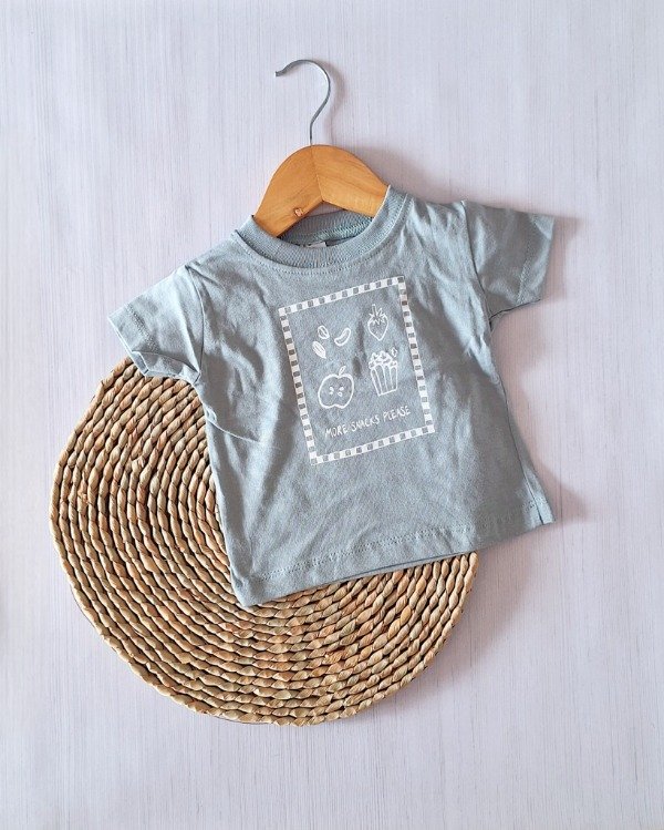Producto - Remera Jersey 24/1 "More Snacks Please" Aqua