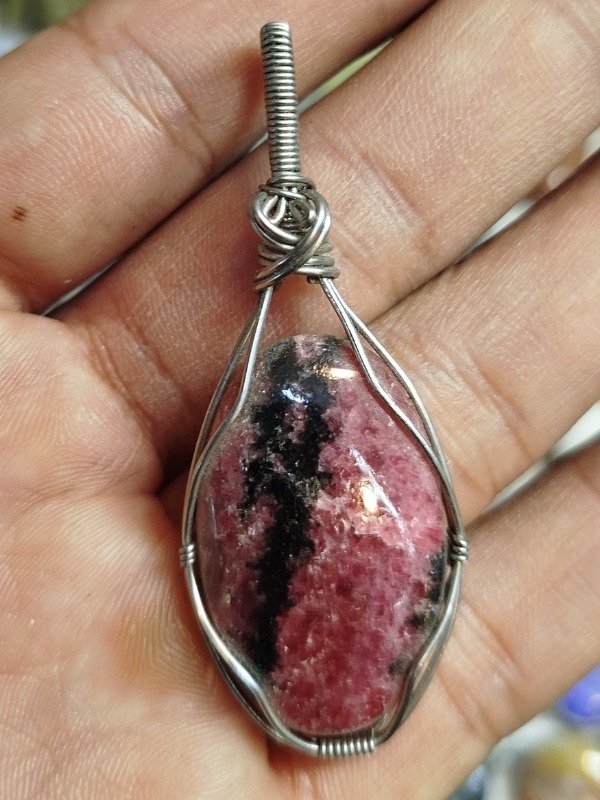 Producto - HERMOSO DIJE DE RODONITA