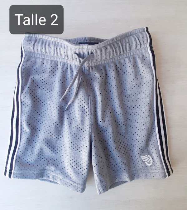 Short oshkosh deportivo talle 2 gris