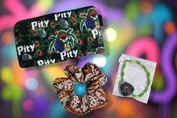 Producto - Combo  neceser scrunchine pulsera viejas locas