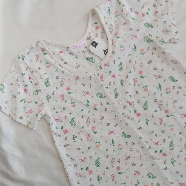 Producto - Camison Flores claras