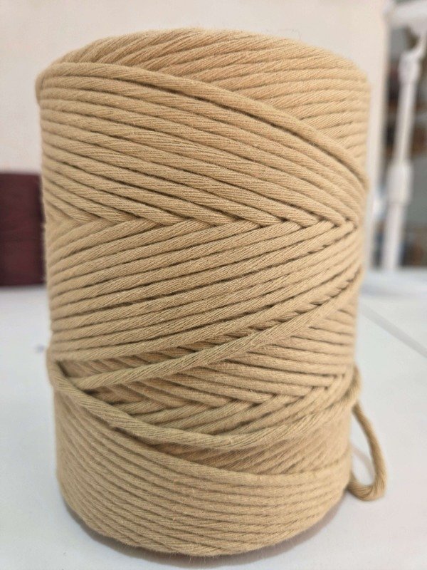 Producto - Hilo de algodón retorcido MACRAME 27 hebras 1/2 kg YUTE