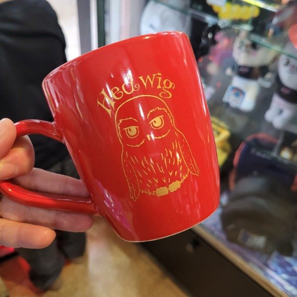 Producto - TAZA DE CERAMICA ROJA HEDWIG HARRY POTTER