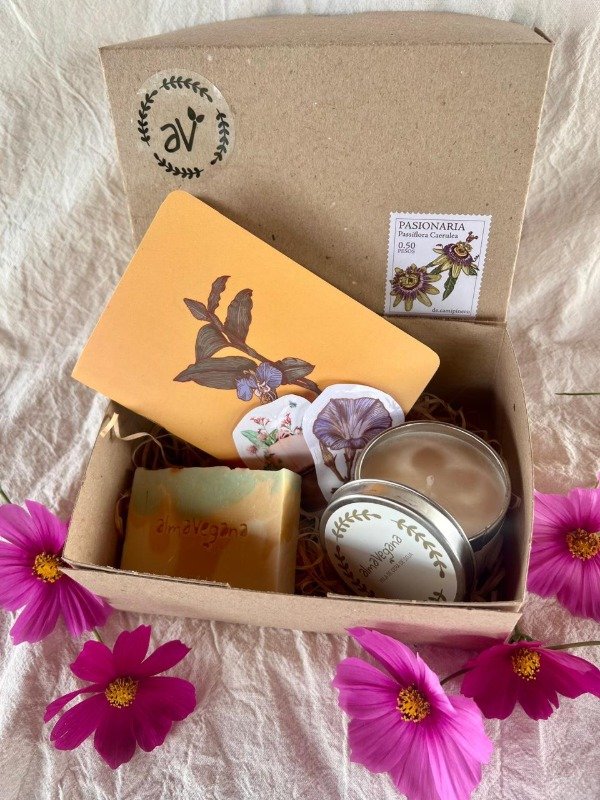 Producto - Box regalo botánico: libreta + jabón + vela sombrerito