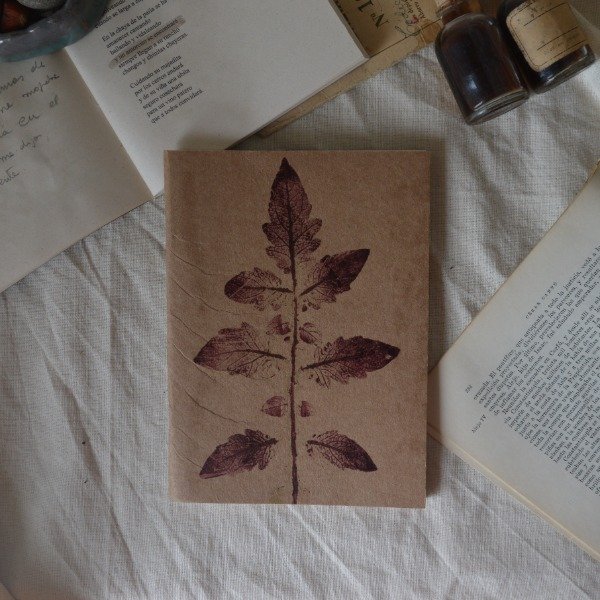 Producto - Libreta Huellas #Tomate