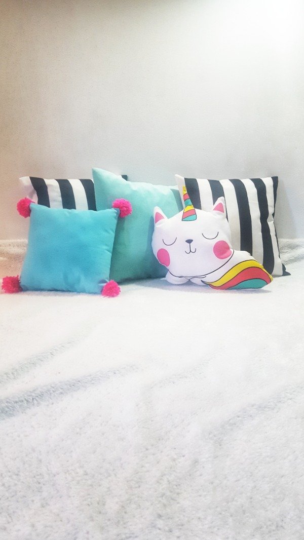 Producto - Combo 4 almohadones + unicorno (showroom san isidro)