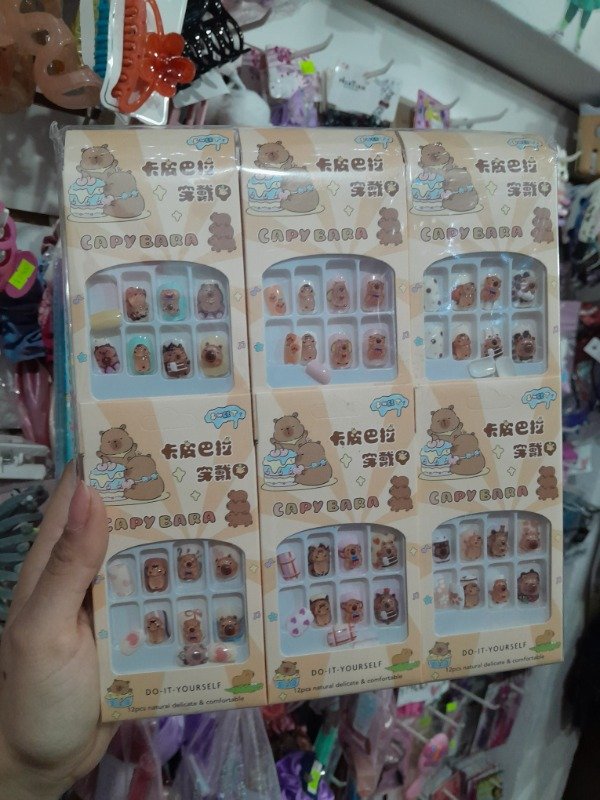 Producto - Uñas postizas capybara nena