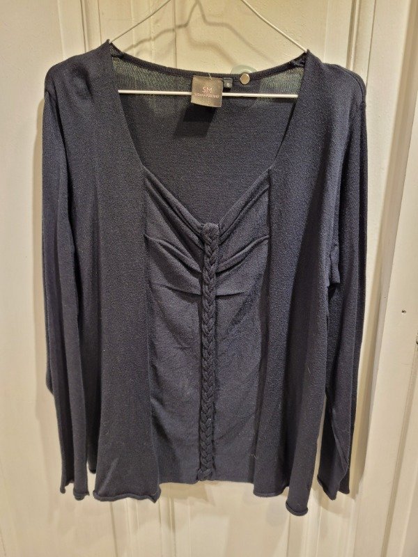 Producto - Sweater SUSANA MARTINO negro con trenza adelante Talle L - PRECIO: 48X